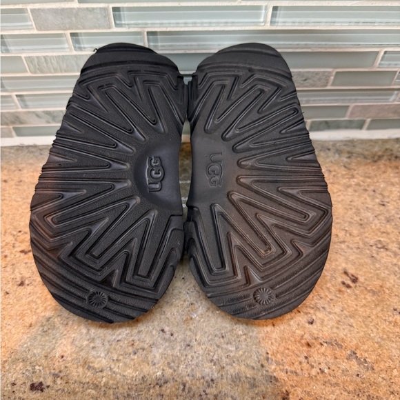 Black Toddler UGG Tasman II Slippers in Size 7 - Picture 6 of 6